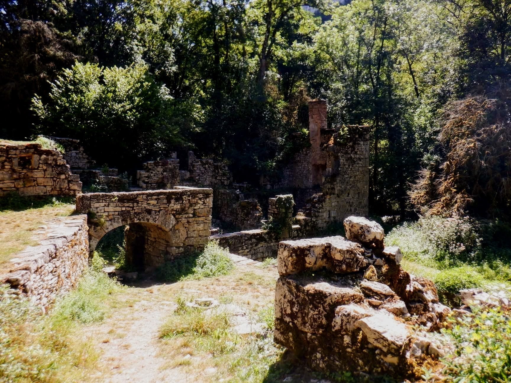 Les murets en pierre sèche, cœur silencieux des causses