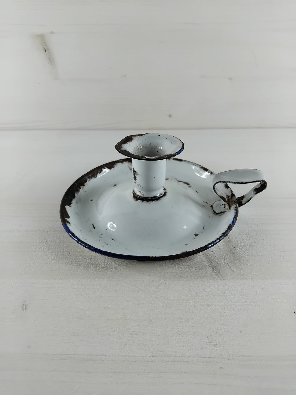 Ancien bougeoir en tôle émaillée