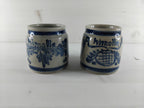 Tasses en céramique au décor bleu