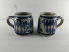 Tasses en céramique au décor bleu