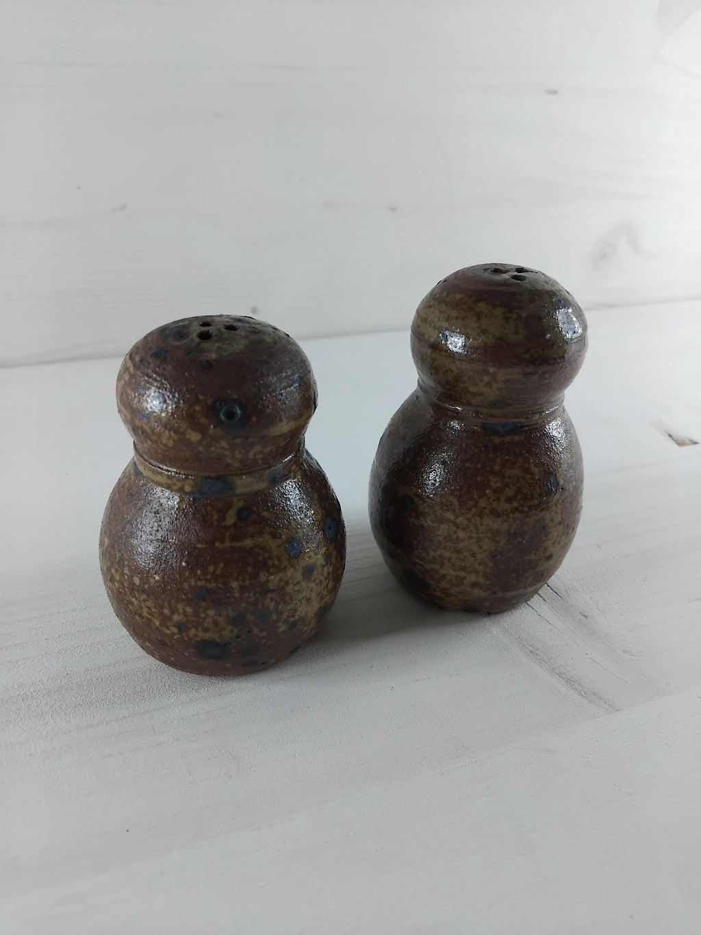 Set de salière et poivrier en grès pyrité
