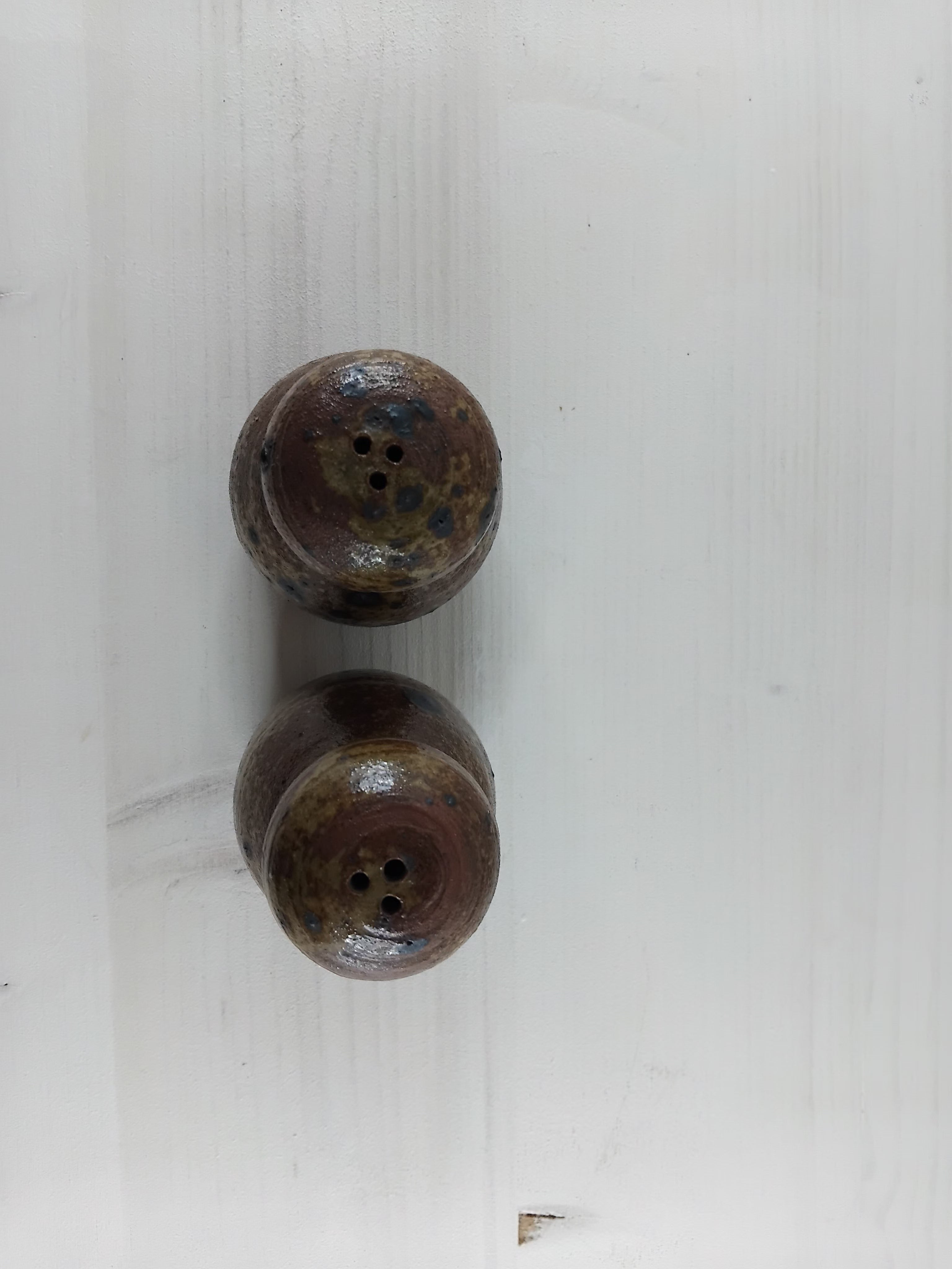 Set de salière et poivrier en grès pyrité