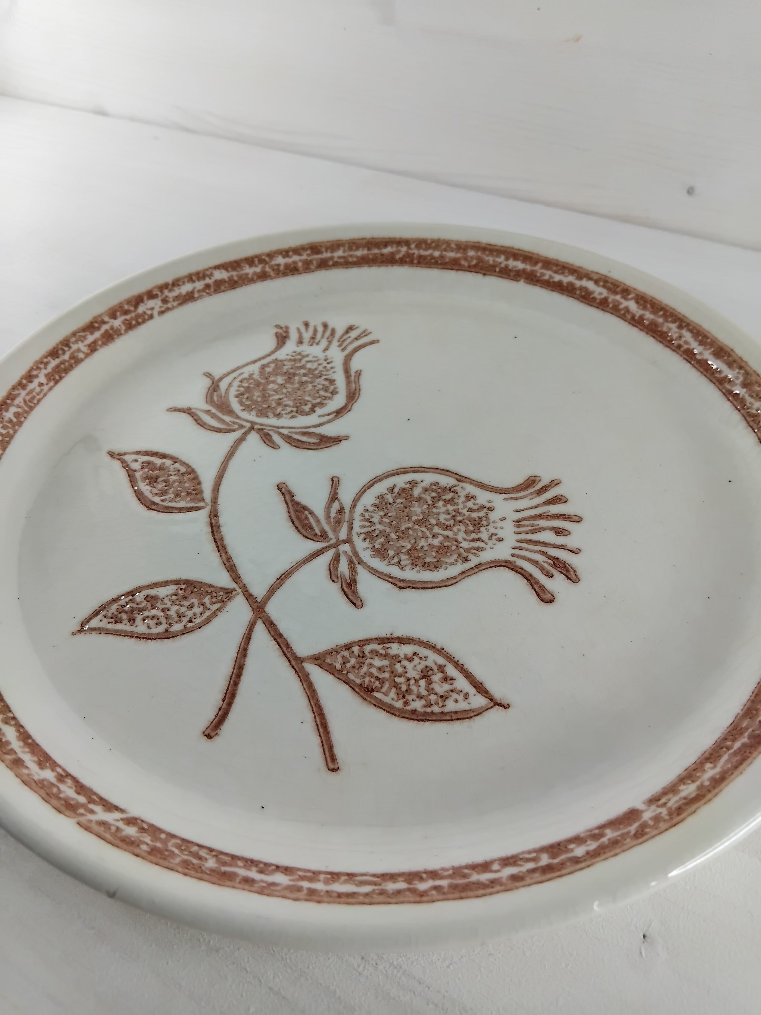Assiette décor chardons