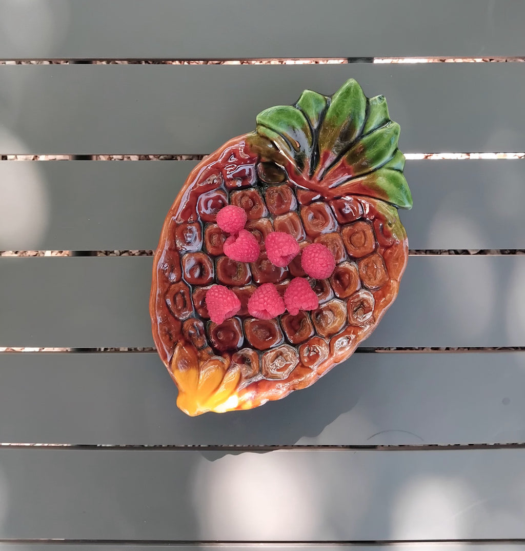 Plat en céramique en forme d'ananas
