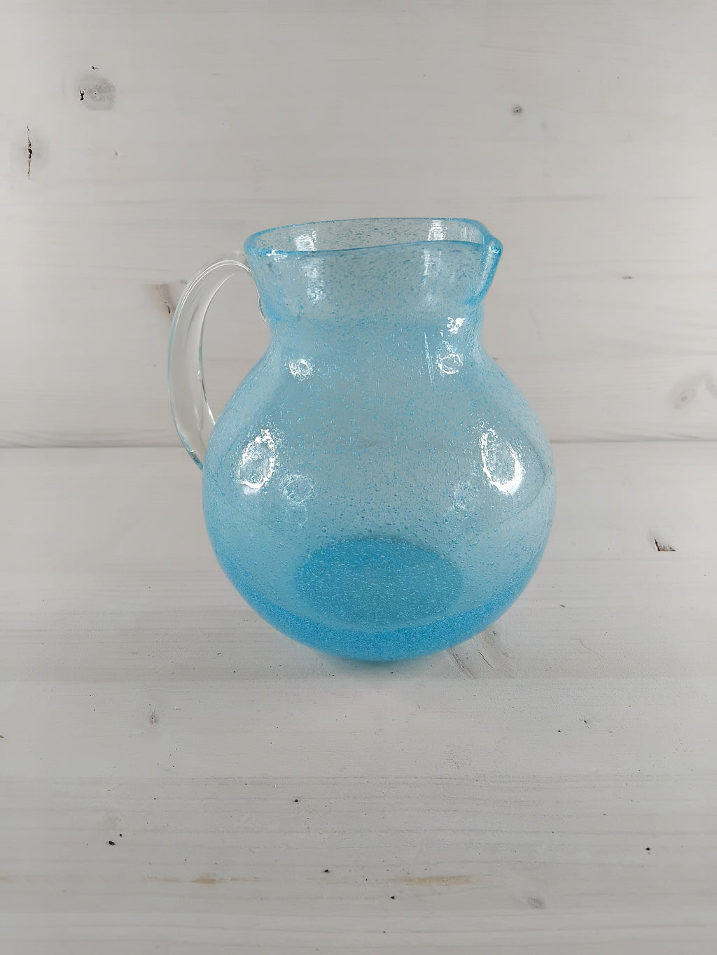 Petit pichet en verre bullé bleu clair