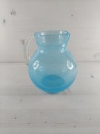 Petit pichet en verre bullé bleu clair
