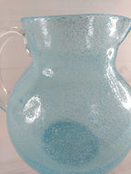 Petit pichet en verre bullé bleu clair