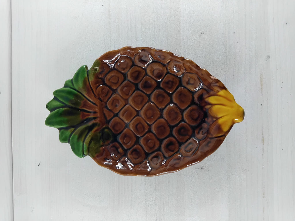 Plat en céramique en forme d'ananas
