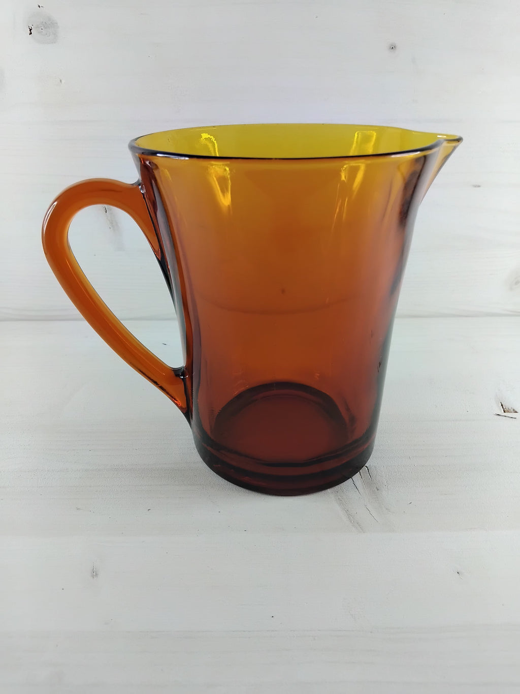 Pichet en verre ambré
