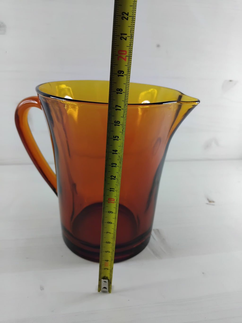 Pichet en verre ambré