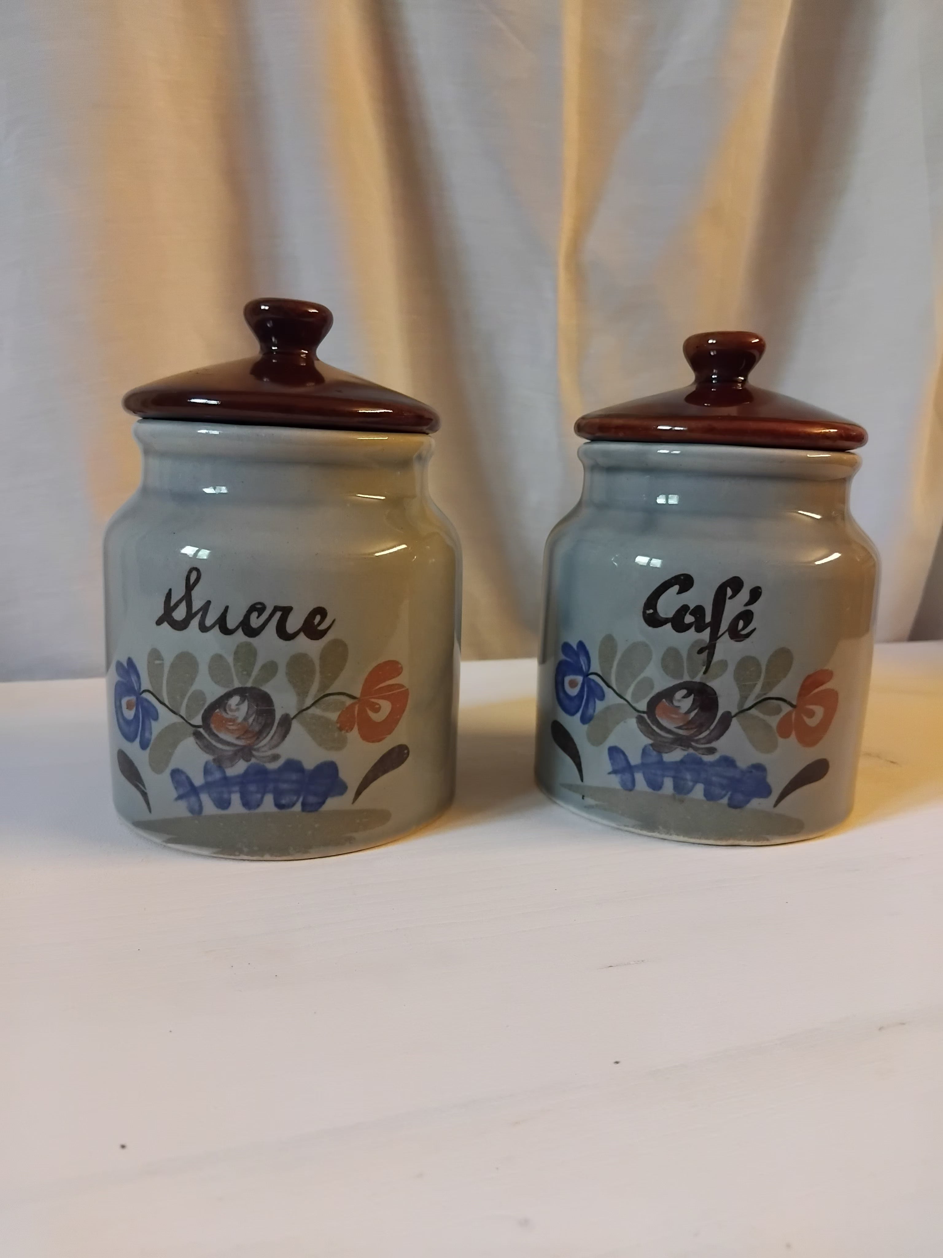 Pot à café et pot à sucre en céramique — Décor peint