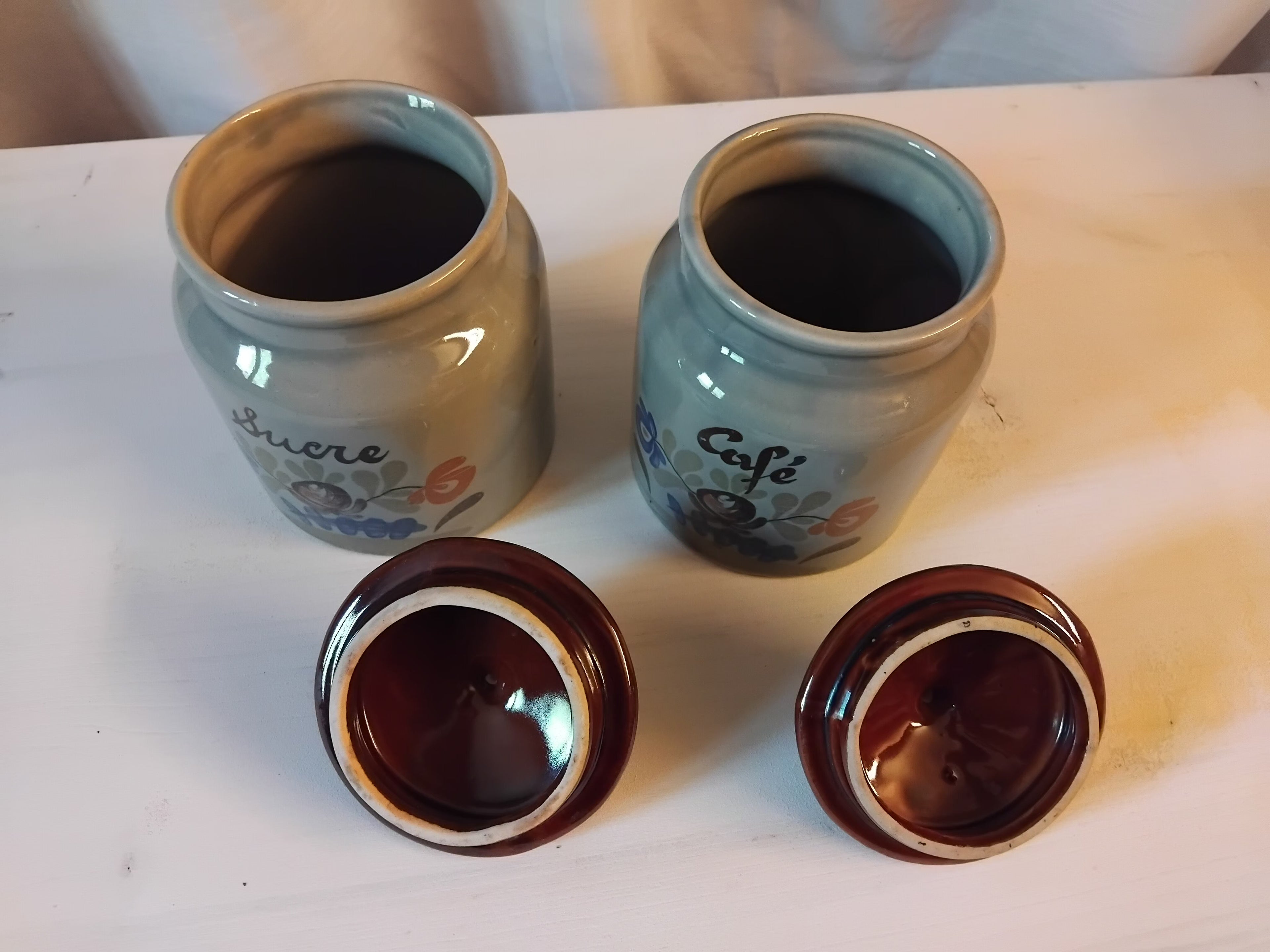 Pot à café et pot à sucre en céramique — Décor peint