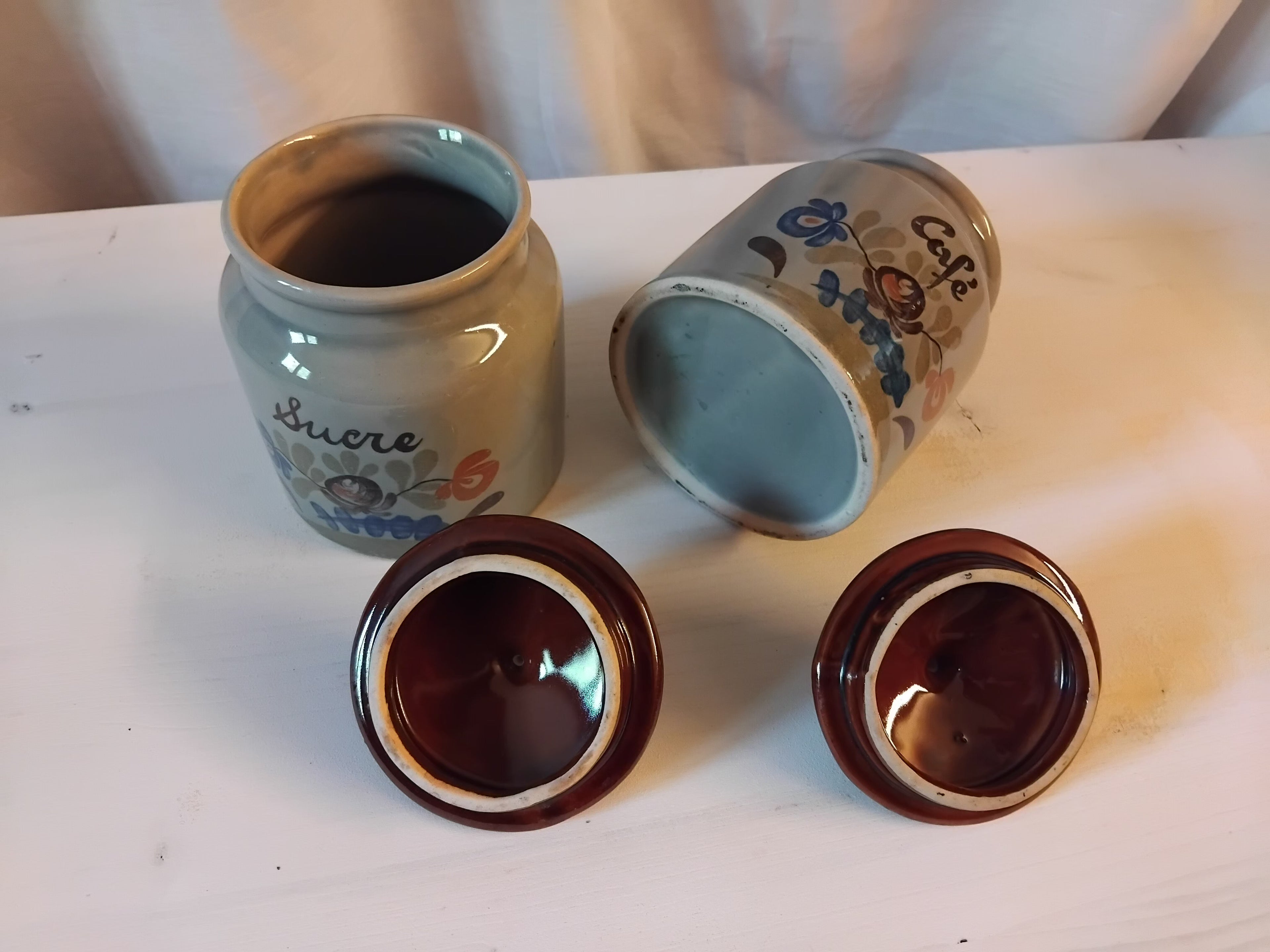 Pot à café et pot à sucre en céramique — Décor peint