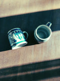 Tasses en céramique au décor bleu